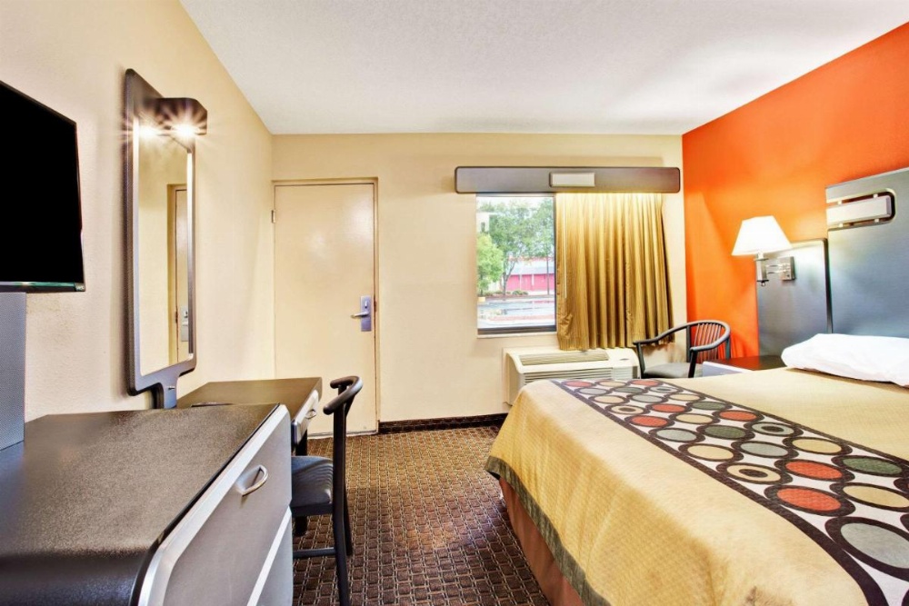 Room image 4