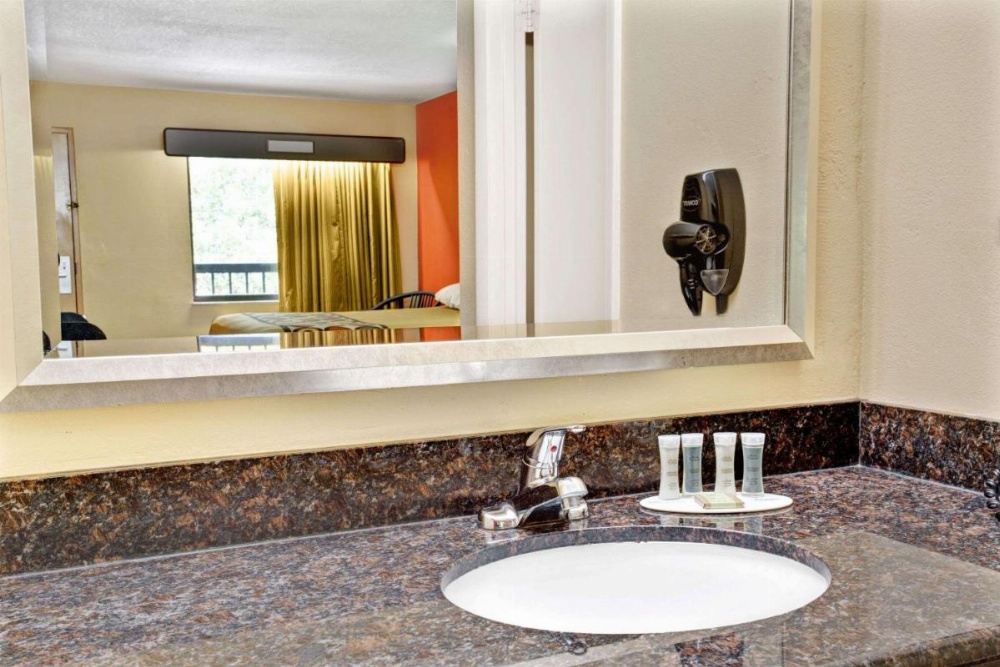 Room image 5