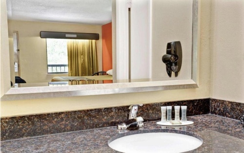 Super 8 By Wyndham Kissimmee Maingate Orlando Area image 9